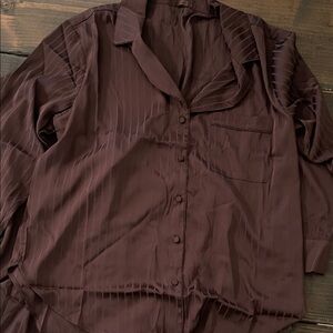 Pajama Elegant super soft and comfy material silk color brown size Xl 2pcs set .